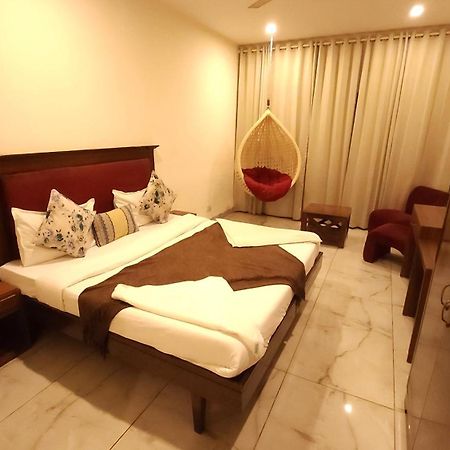 Hotel Multitech Premium Chandigarh Bagian luar foto