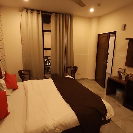 Hotel Multitech Premium Chandigarh Bagian luar foto