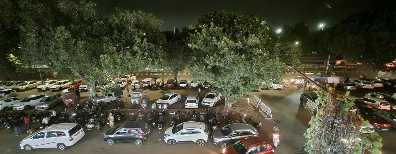 Hotel Multitech Premium Chandigarh Bagian luar foto