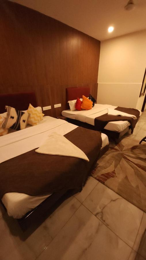 Hotel Multitech Premium Chandigarh Bagian luar foto