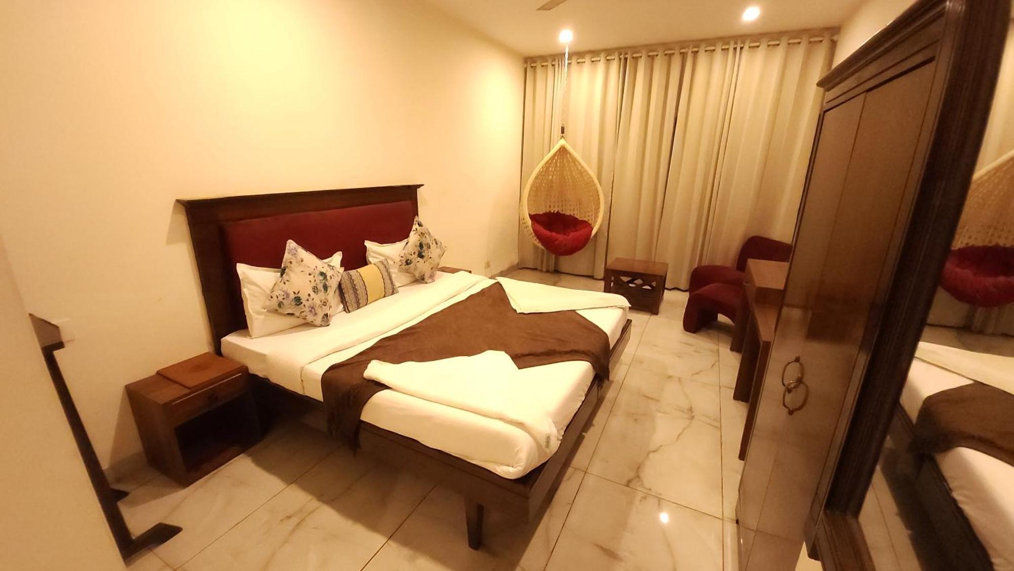 Hotel Multitech Premium Chandigarh Bagian luar foto