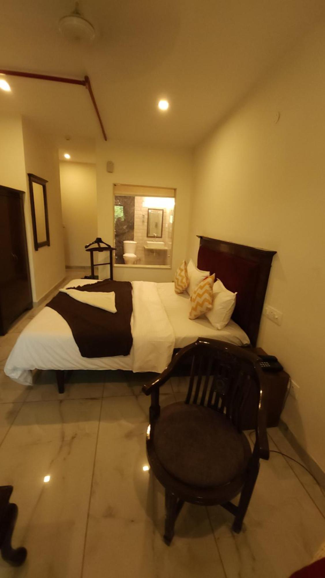 Hotel Multitech Premium Chandigarh Bagian luar foto