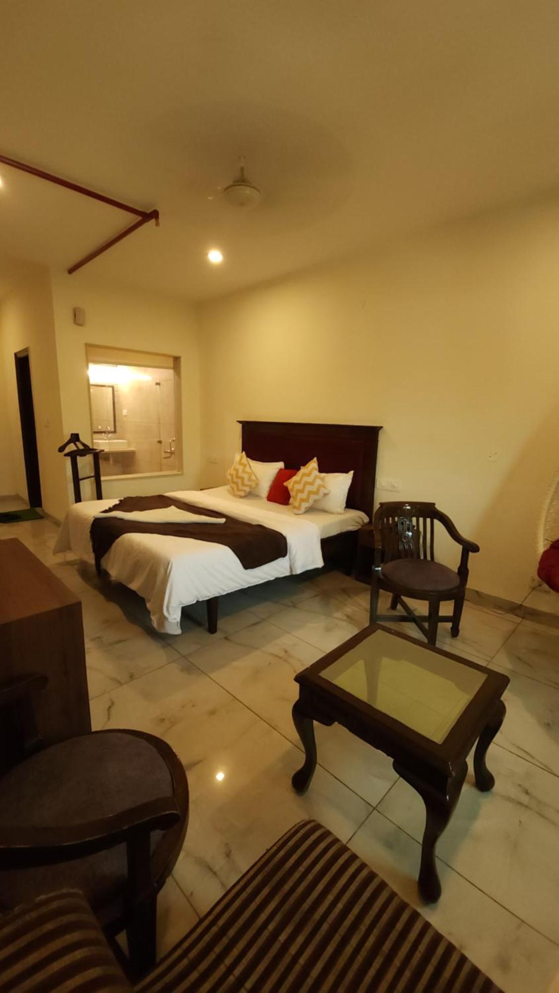 Hotel Multitech Premium Chandigarh Bagian luar foto