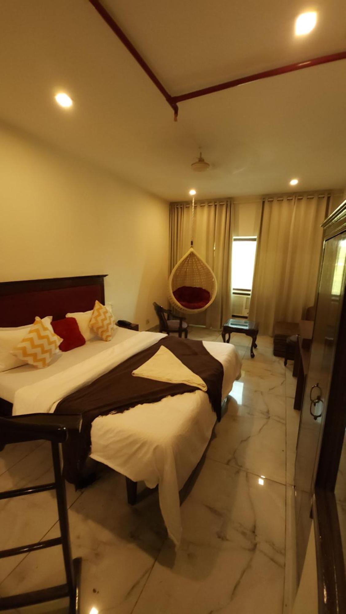 Hotel Multitech Premium Chandigarh Bagian luar foto