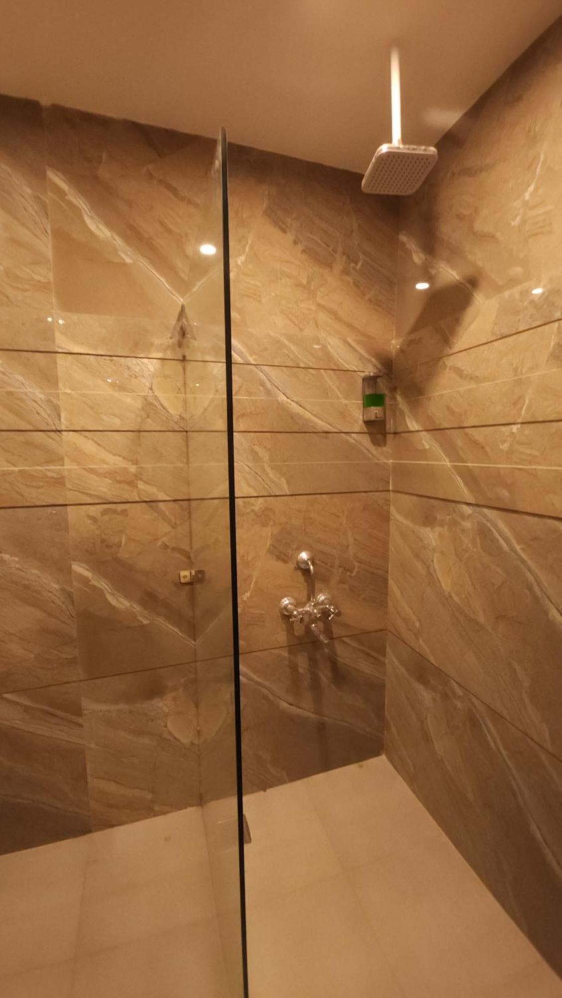Hotel Multitech Premium Chandigarh Bagian luar foto