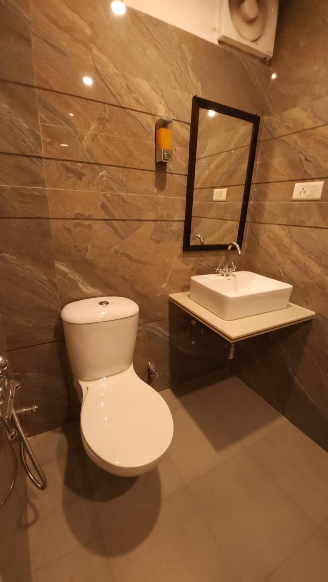 Hotel Multitech Premium Chandigarh Bagian luar foto