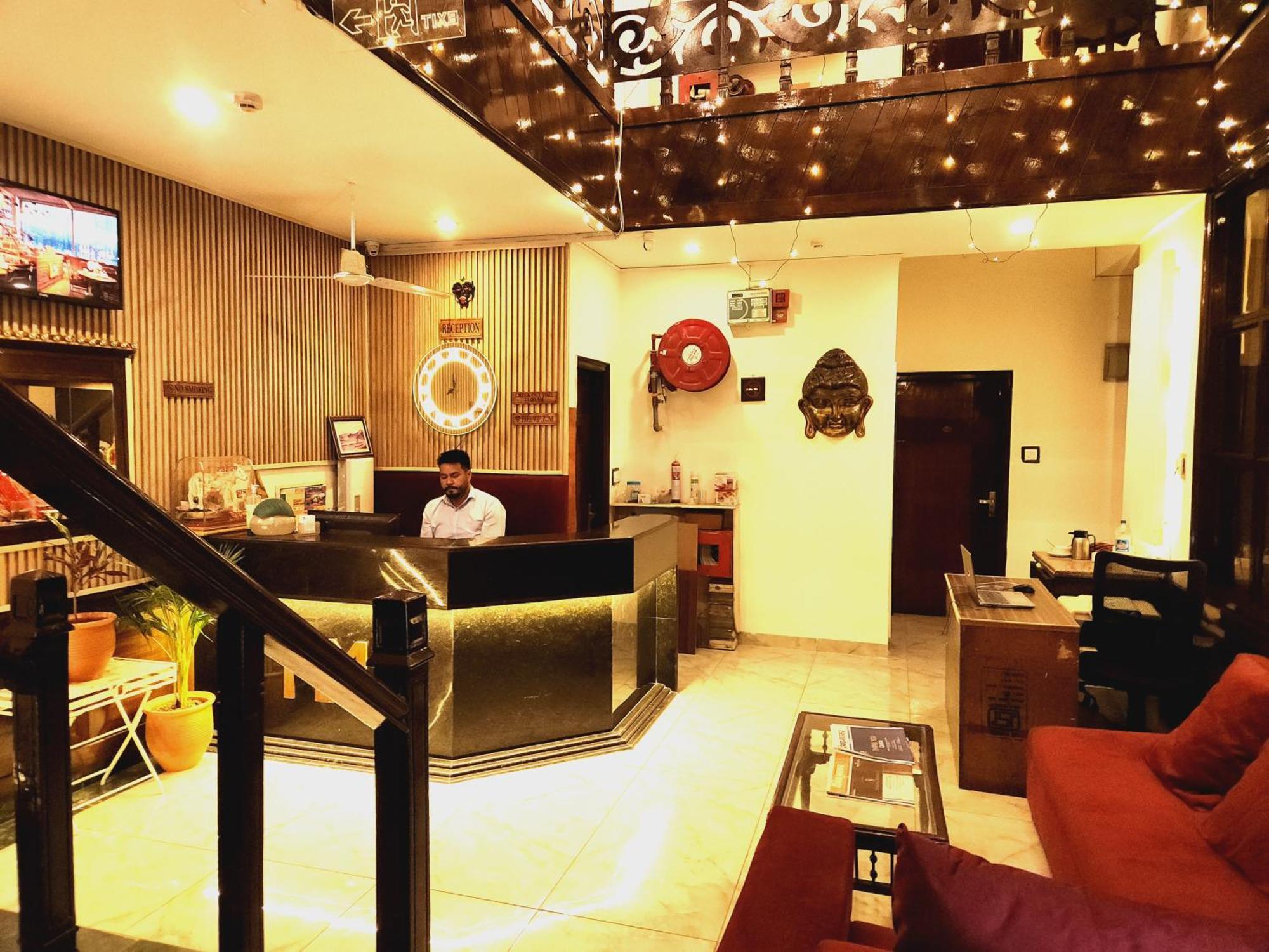 Hotel Multitech Premium Chandigarh Bagian luar foto
