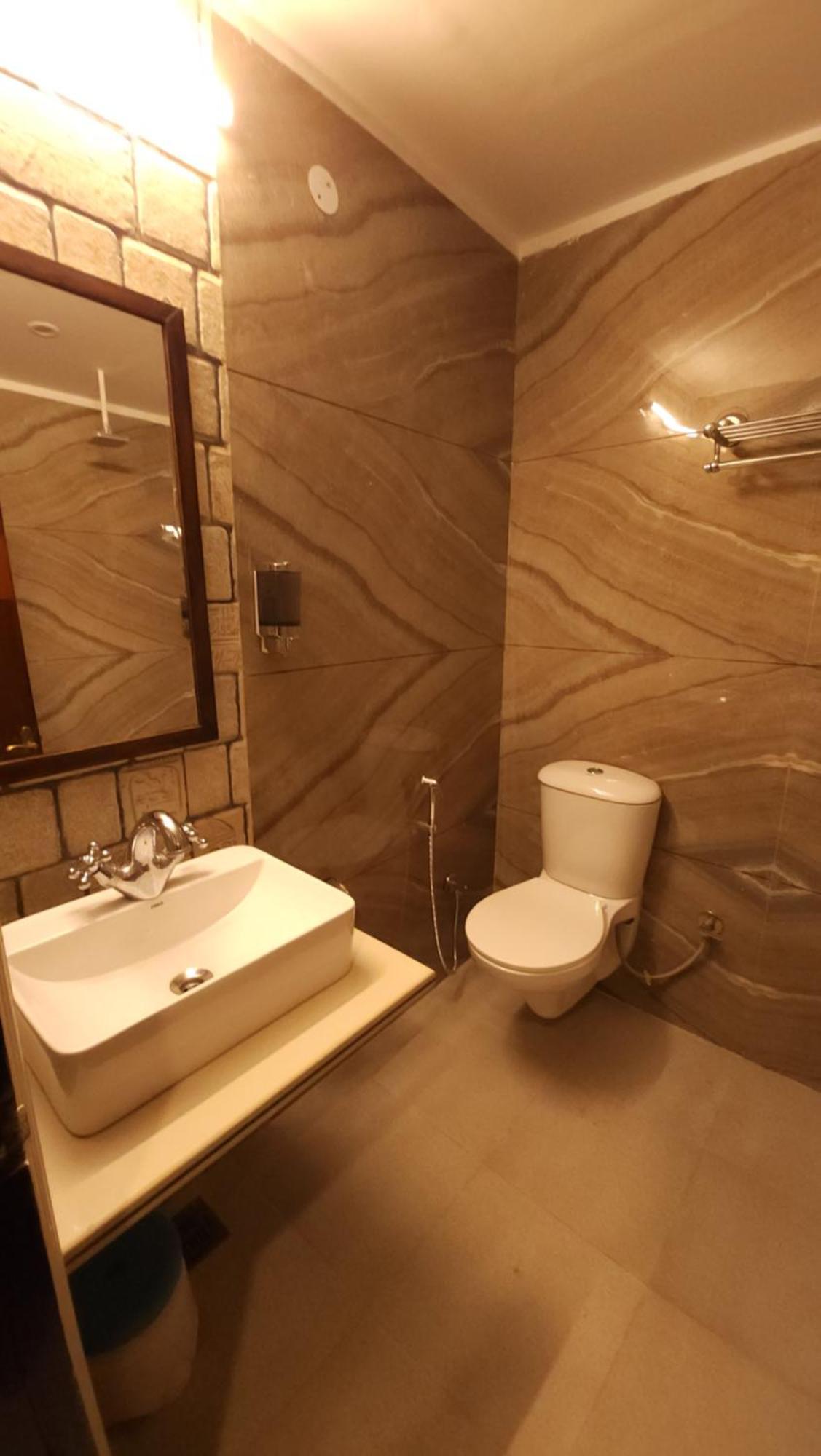 Hotel Multitech Premium Chandigarh Bagian luar foto