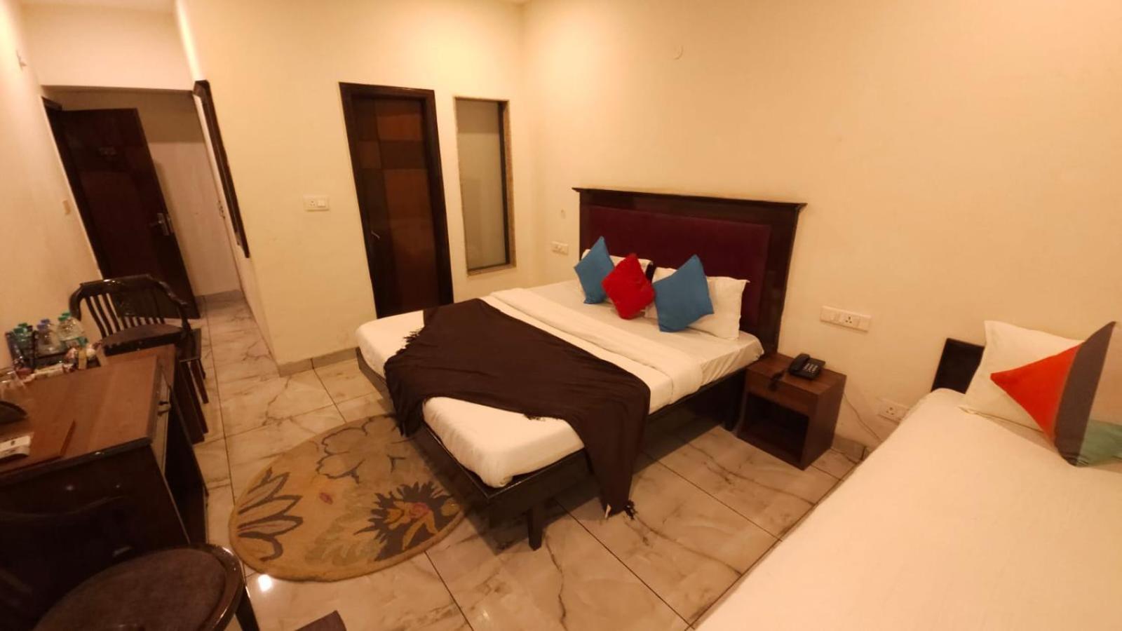 Hotel Multitech Premium Chandigarh Bagian luar foto